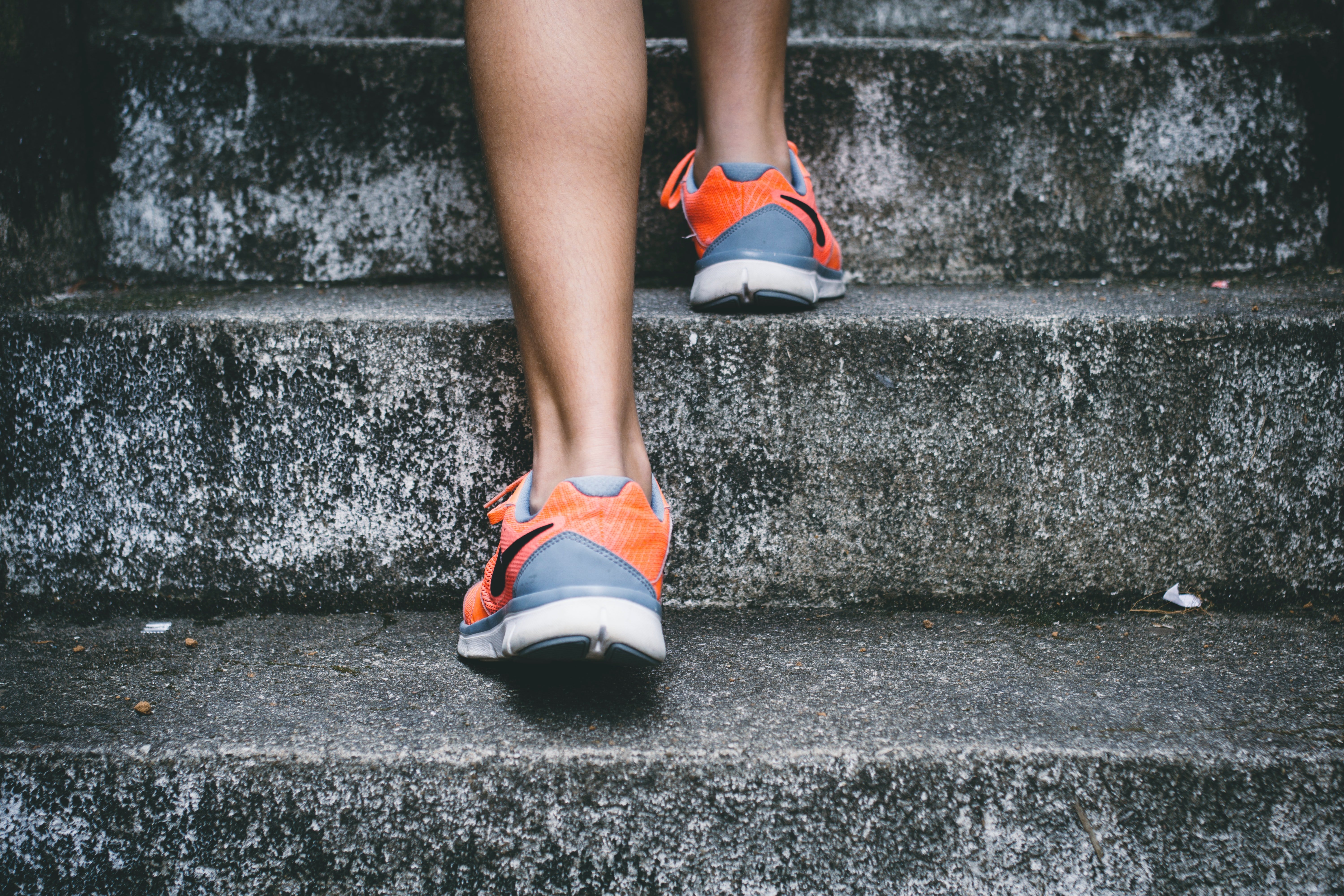 Person using stairs to perform strengthening plantar fasciitis excercise