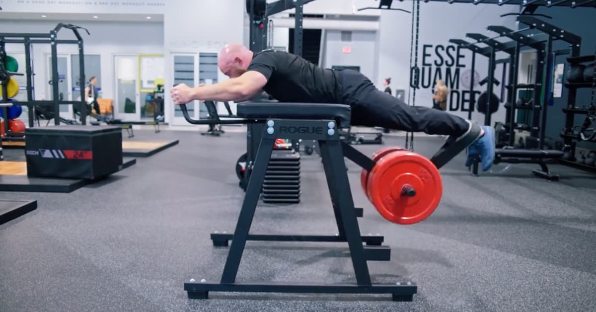PRSNL Coach Johann using a reverse hyper extension machine inside o2 fitness clubs